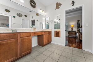 Primary Bathroom1c