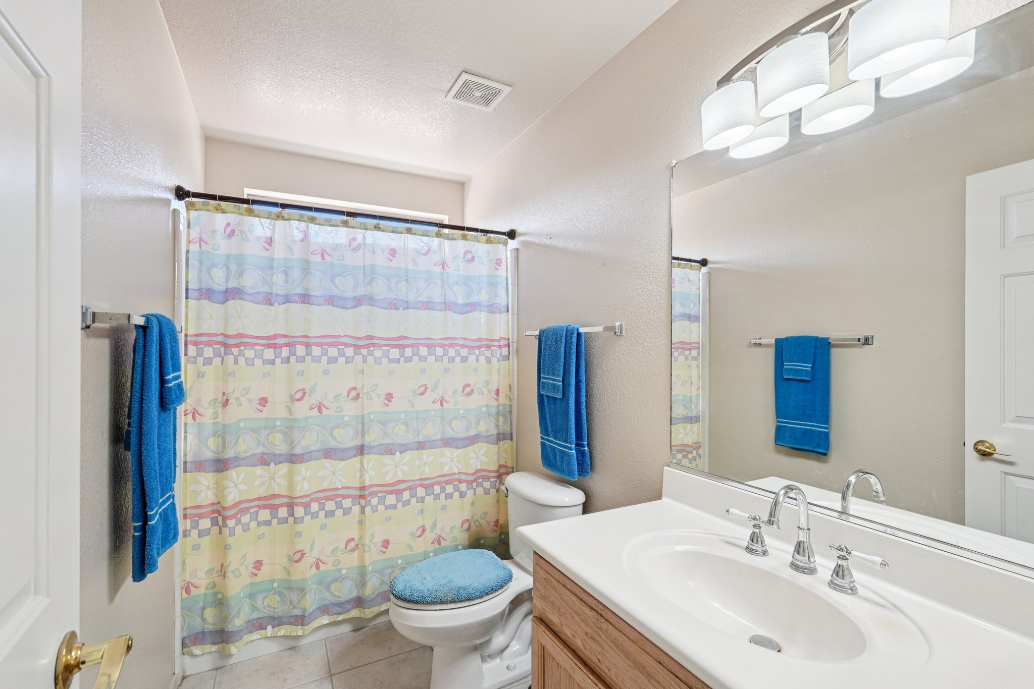 W La Reata Ave-S1001-020.jpg