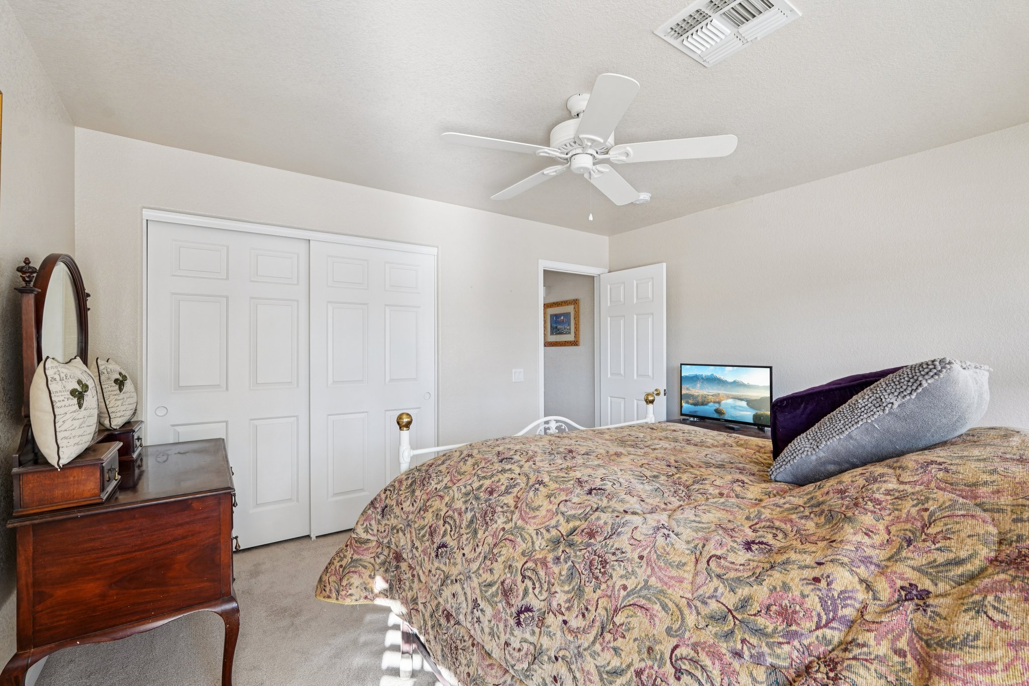 W La Reata Ave-S1001-022.jpg