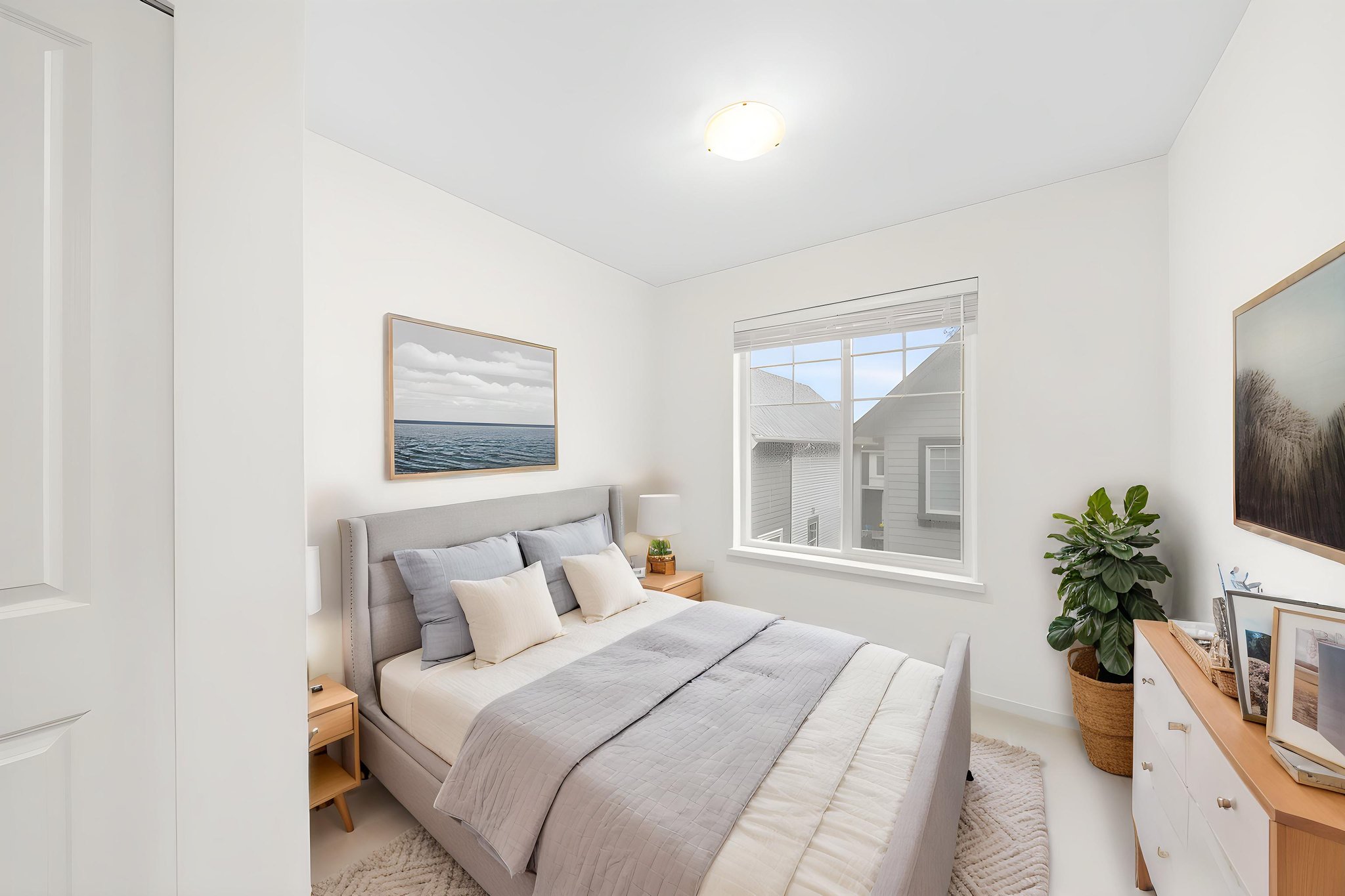 DSC03681 virtually staged.jpeg