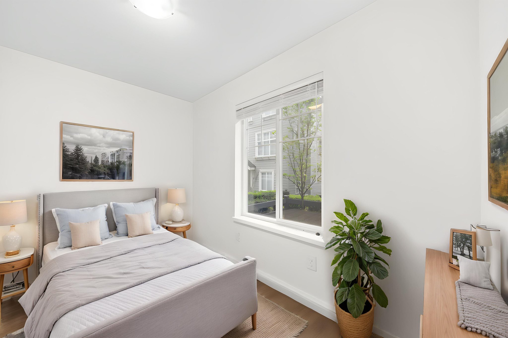 DSC03469 virtually staged.jpeg