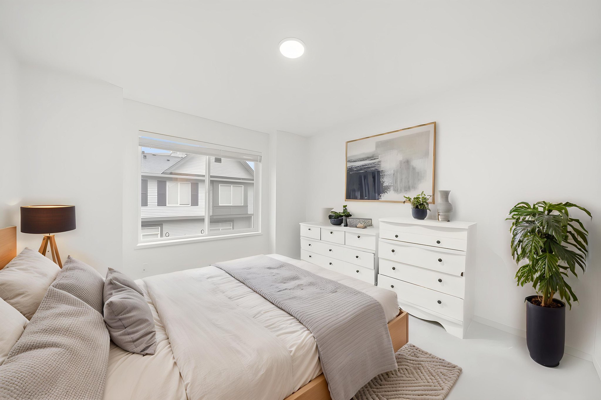 DSC03651 virtually staged.jpeg