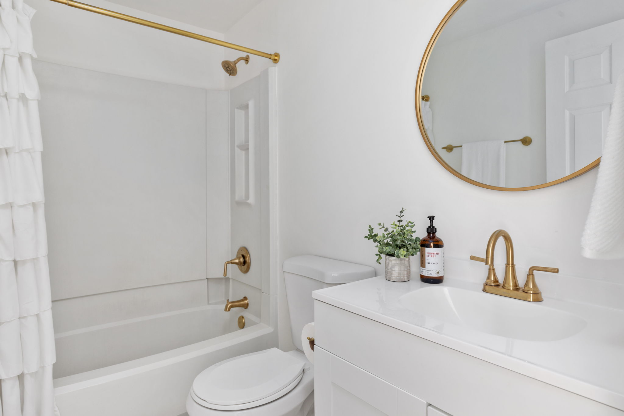 1579 Poplar Grove Dr, Reston, VA 20194 Absolute Altitude Llc.