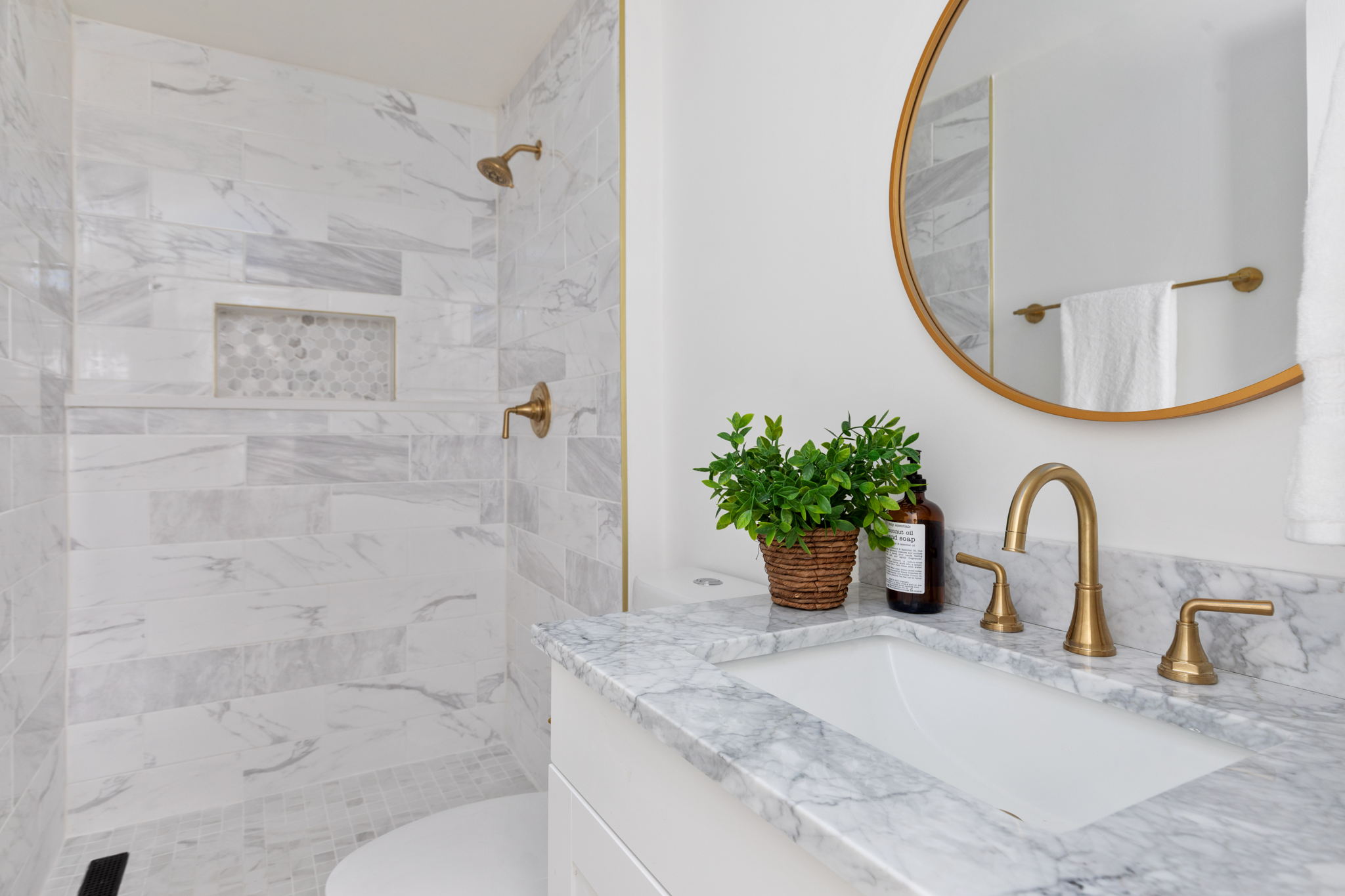 1579 Poplar Grove Dr, Reston, VA 20194 Absolute Altitude Llc.