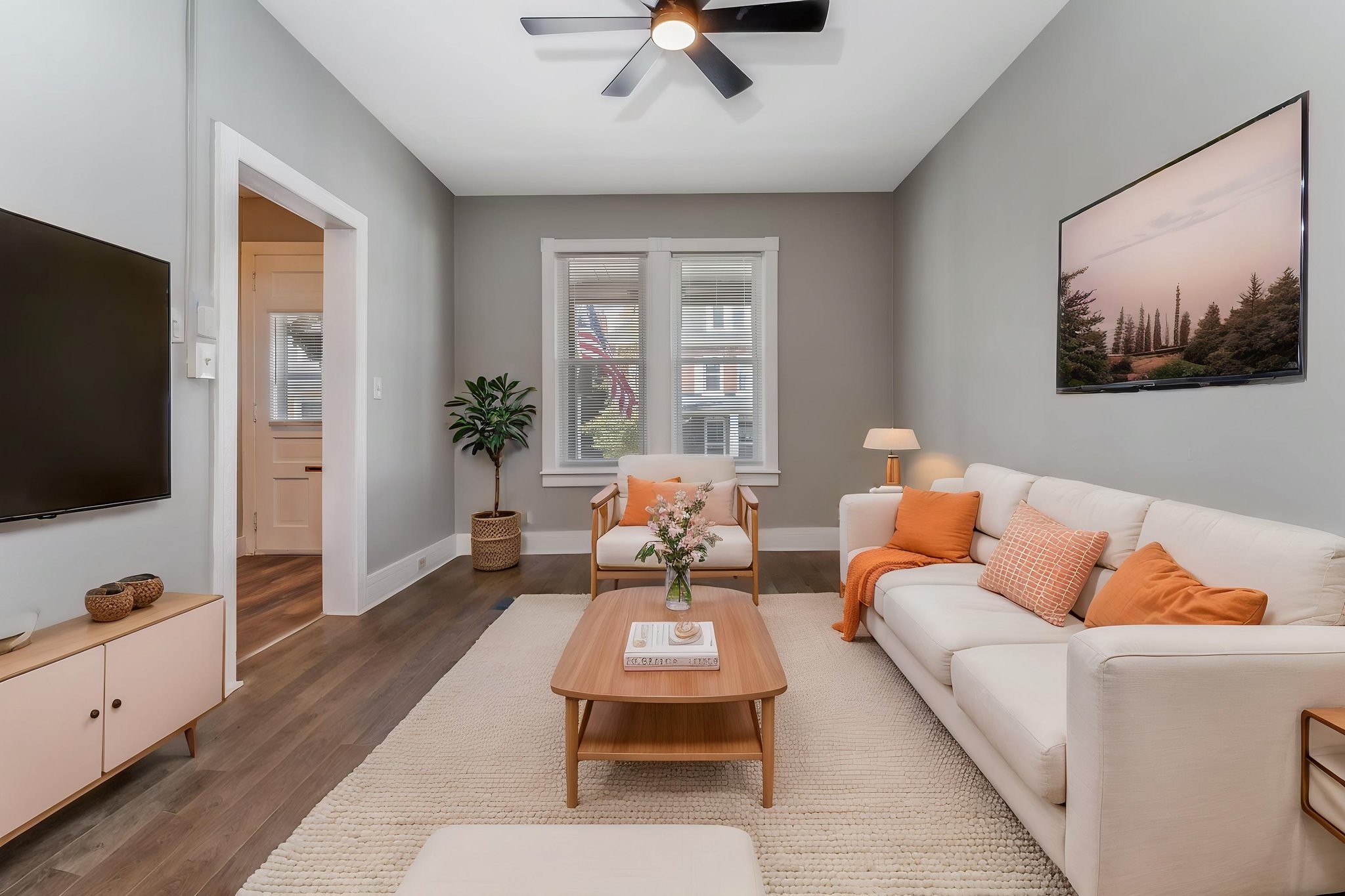 DSC05119 virtually staged.jpeg