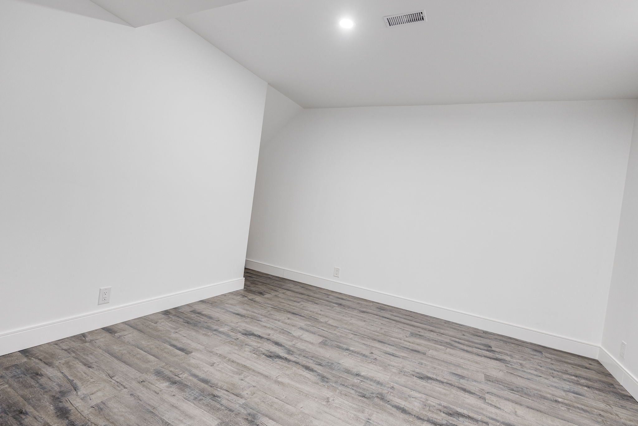 Toronto property showcase — delivered property photograph 18