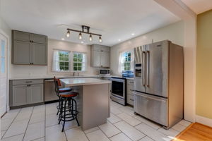 Kitchen/Breakfast Bar