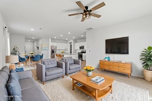 DSC09888 virtually staged.jpeg