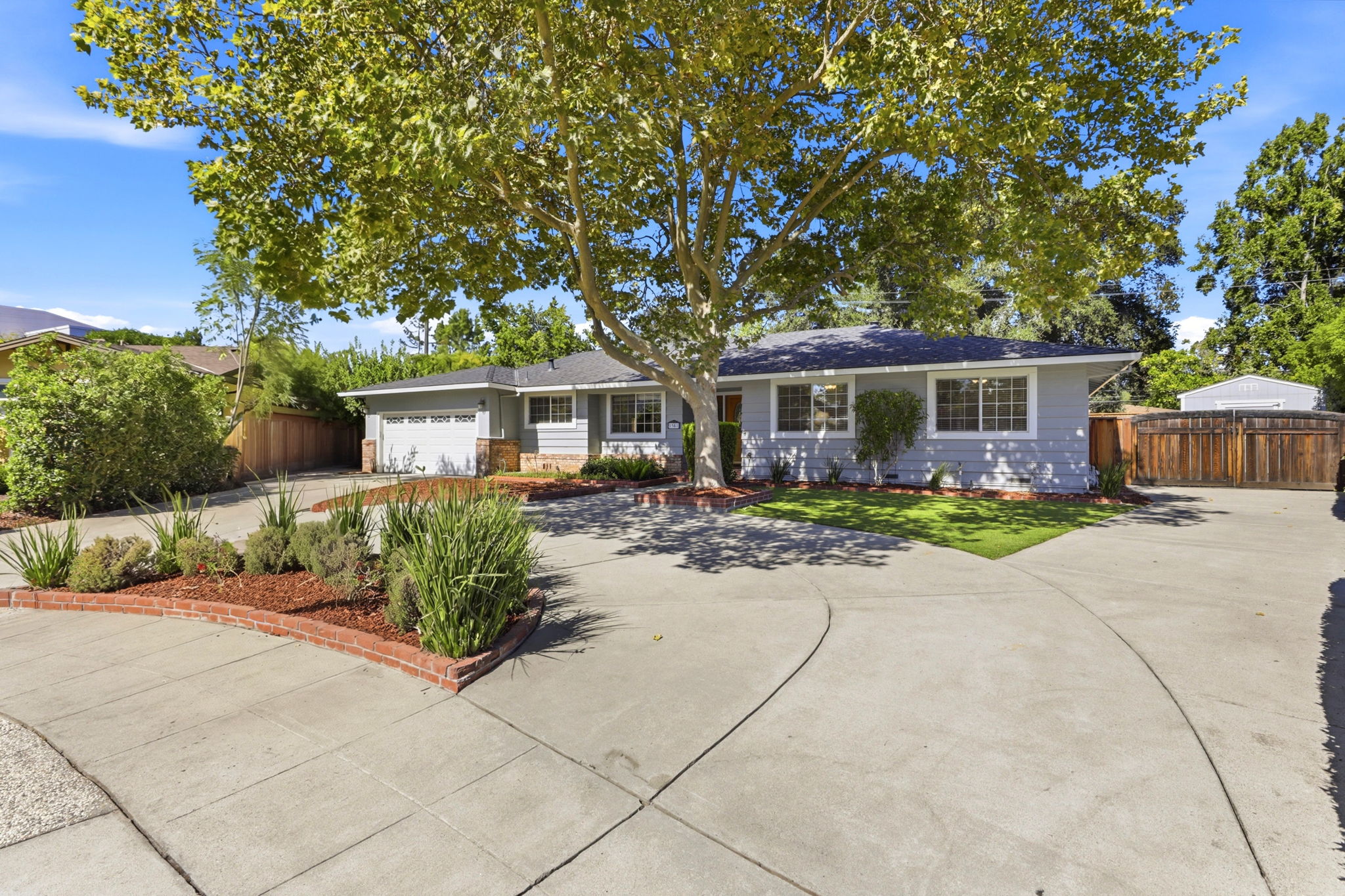 002_F8_1581 Edmond Ct