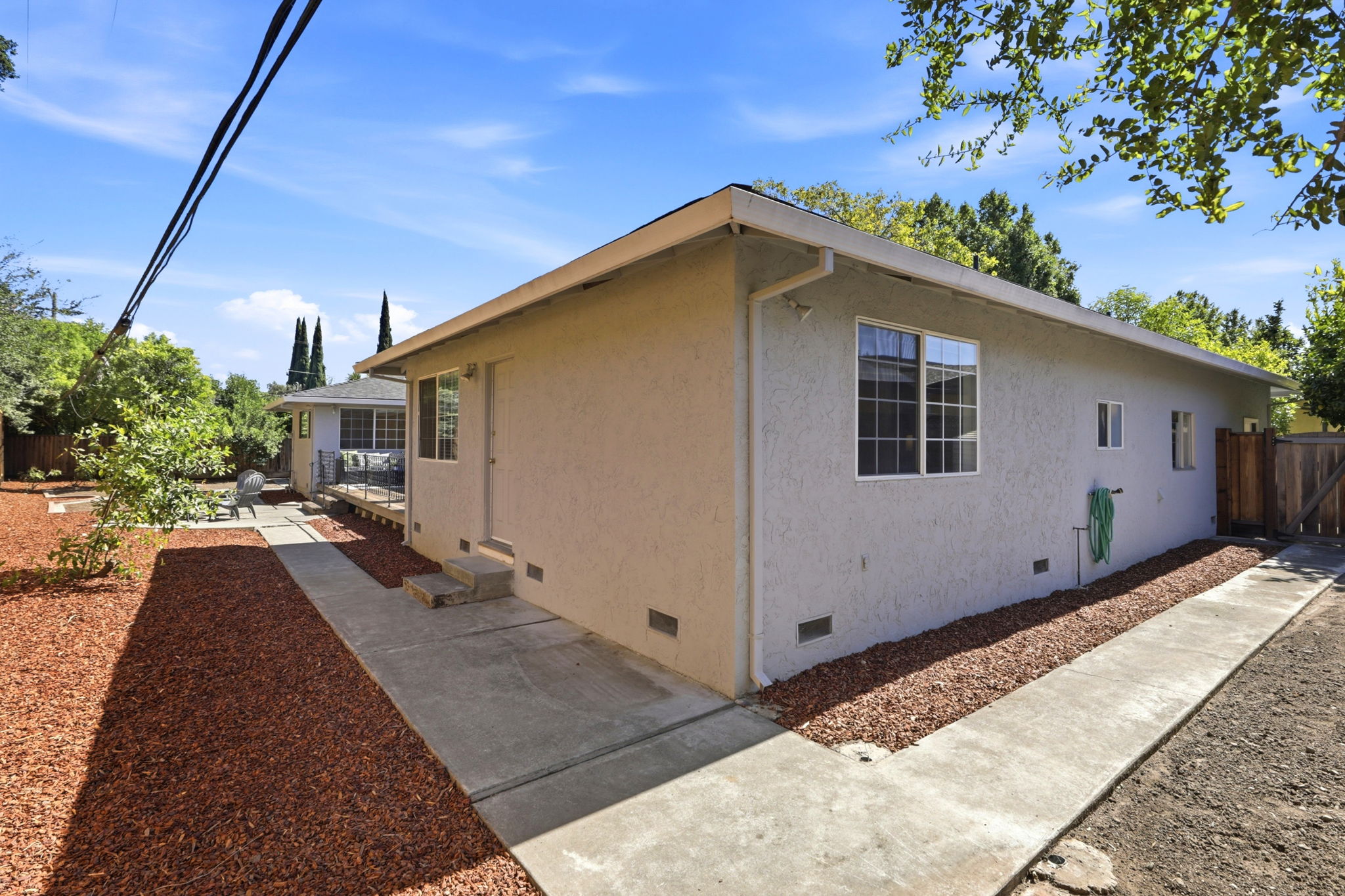 044_F8_1581 Edmond Ct
