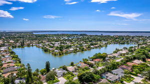 15810 Lake Candlewood Dr, Fort Myers, FL 33908, USA Photo 27
