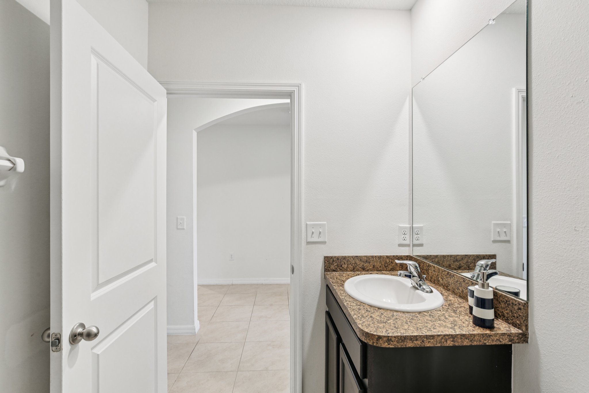 Mauvewood Ave-2106-024.jpg