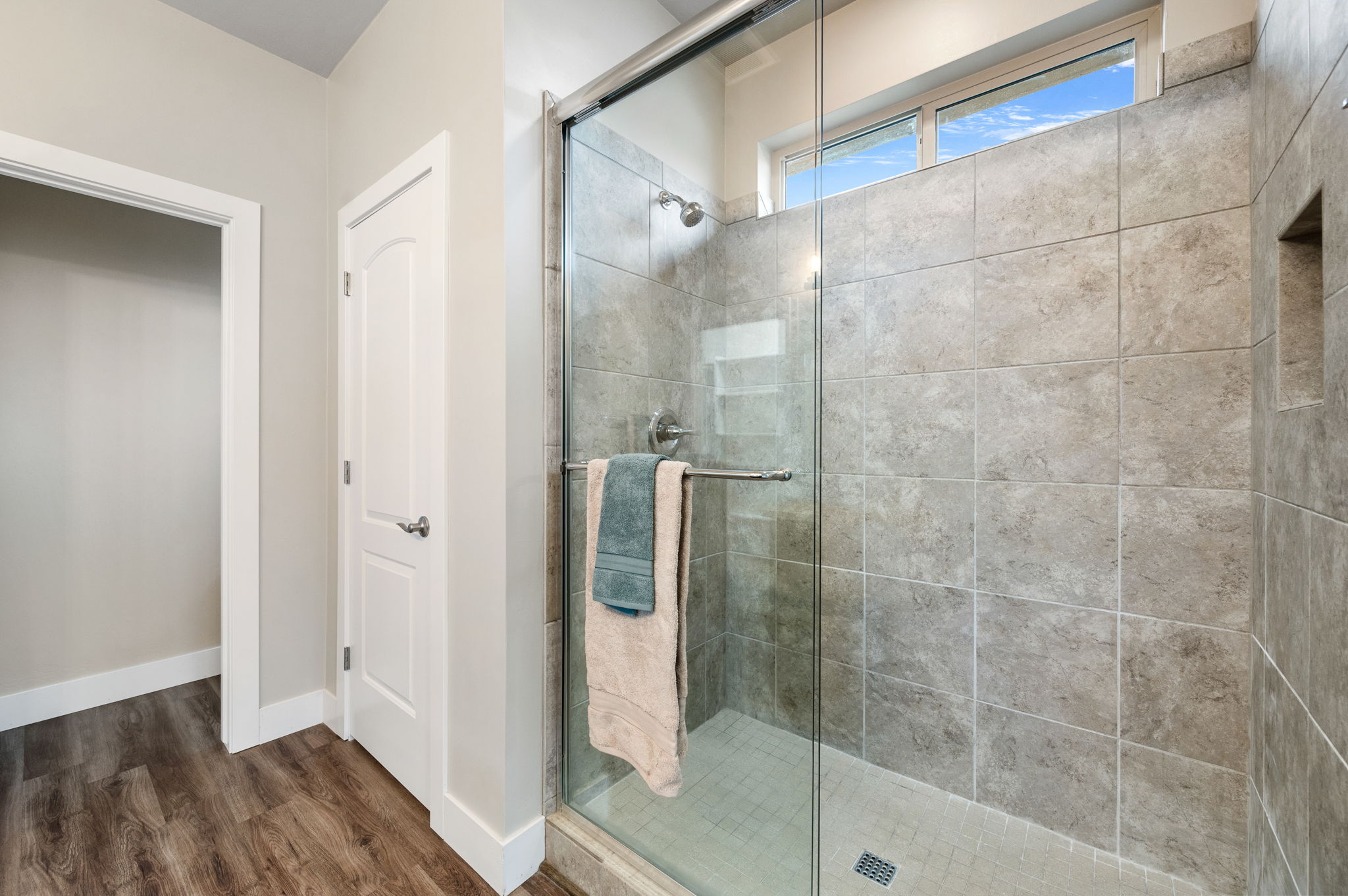 Primary Bathroom (2)