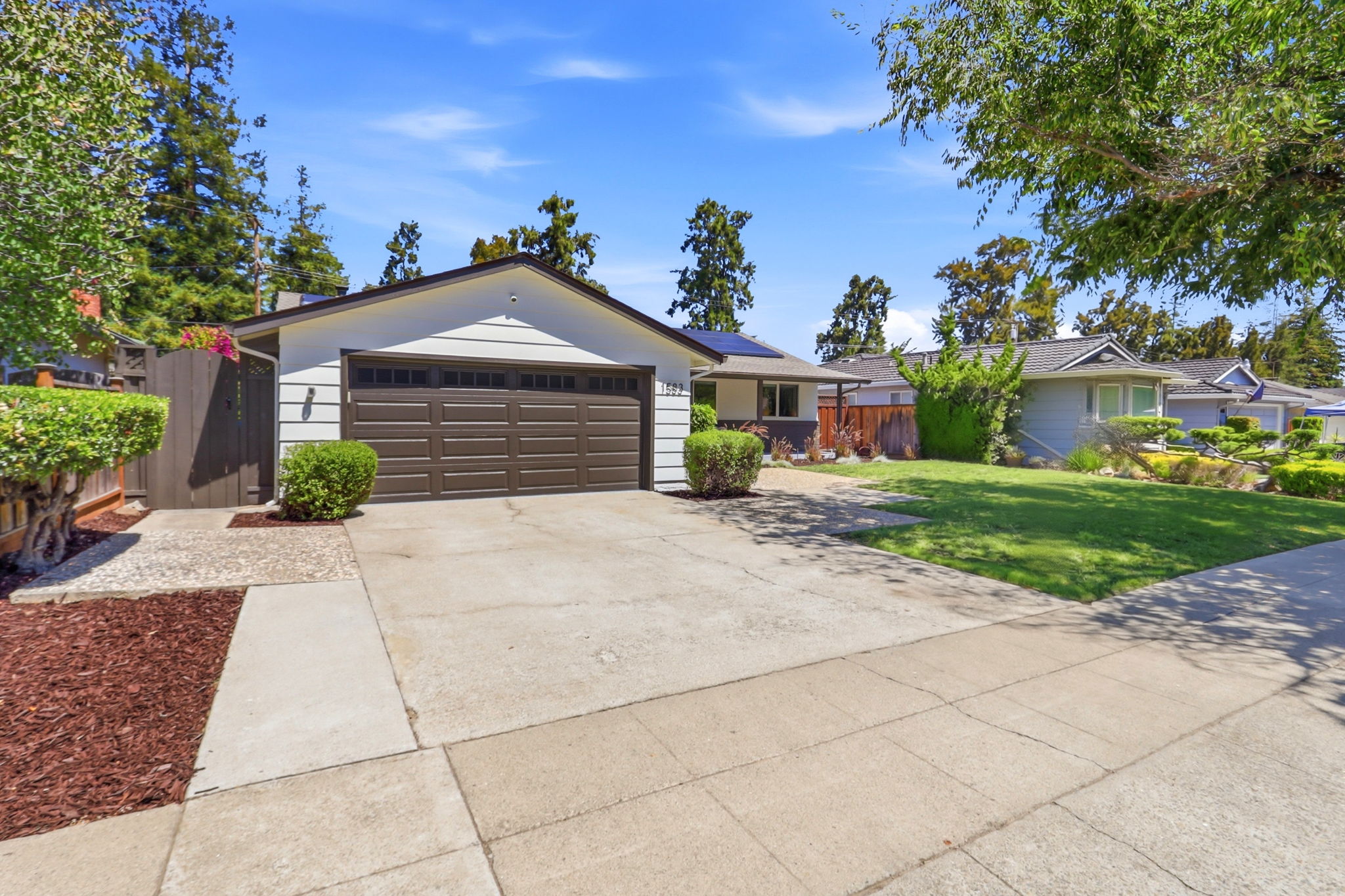 002_F8_1583 Ferndale Dr