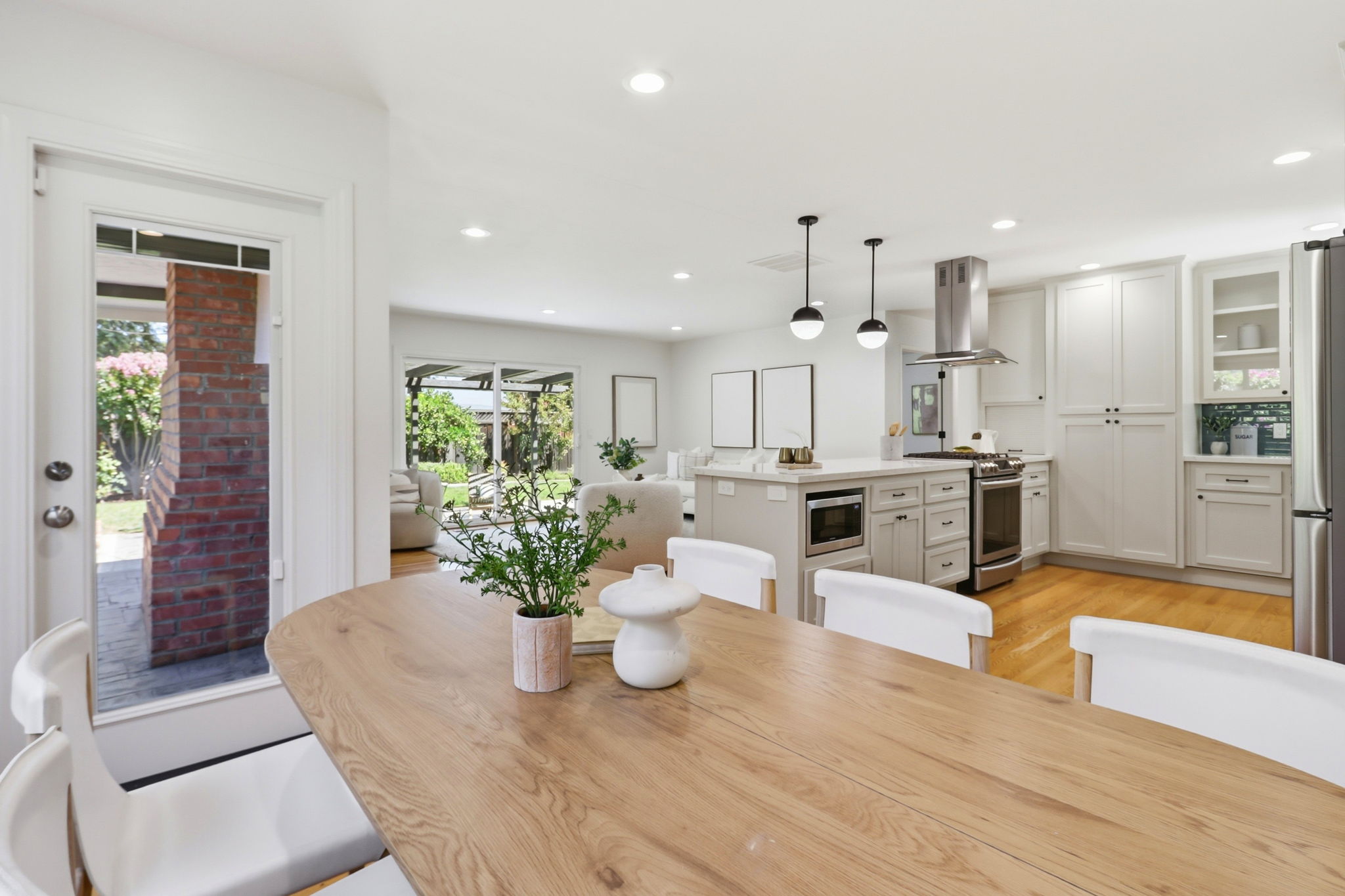 021_F8_1583 Ferndale Dr