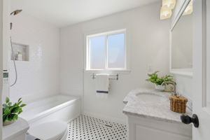 040_F8_1583 Ferndale Dr