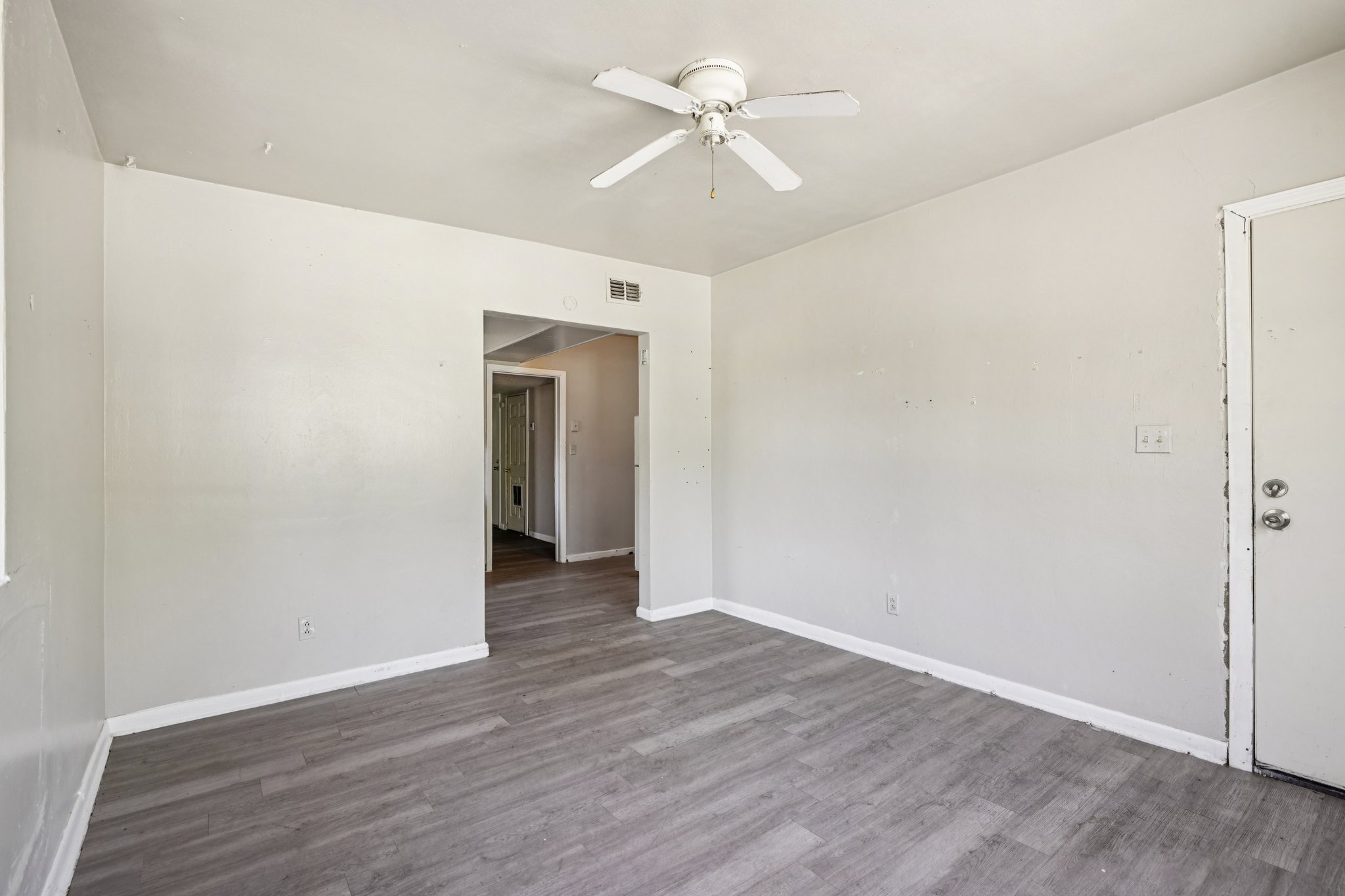 W 31st St-S1611-008.jpg