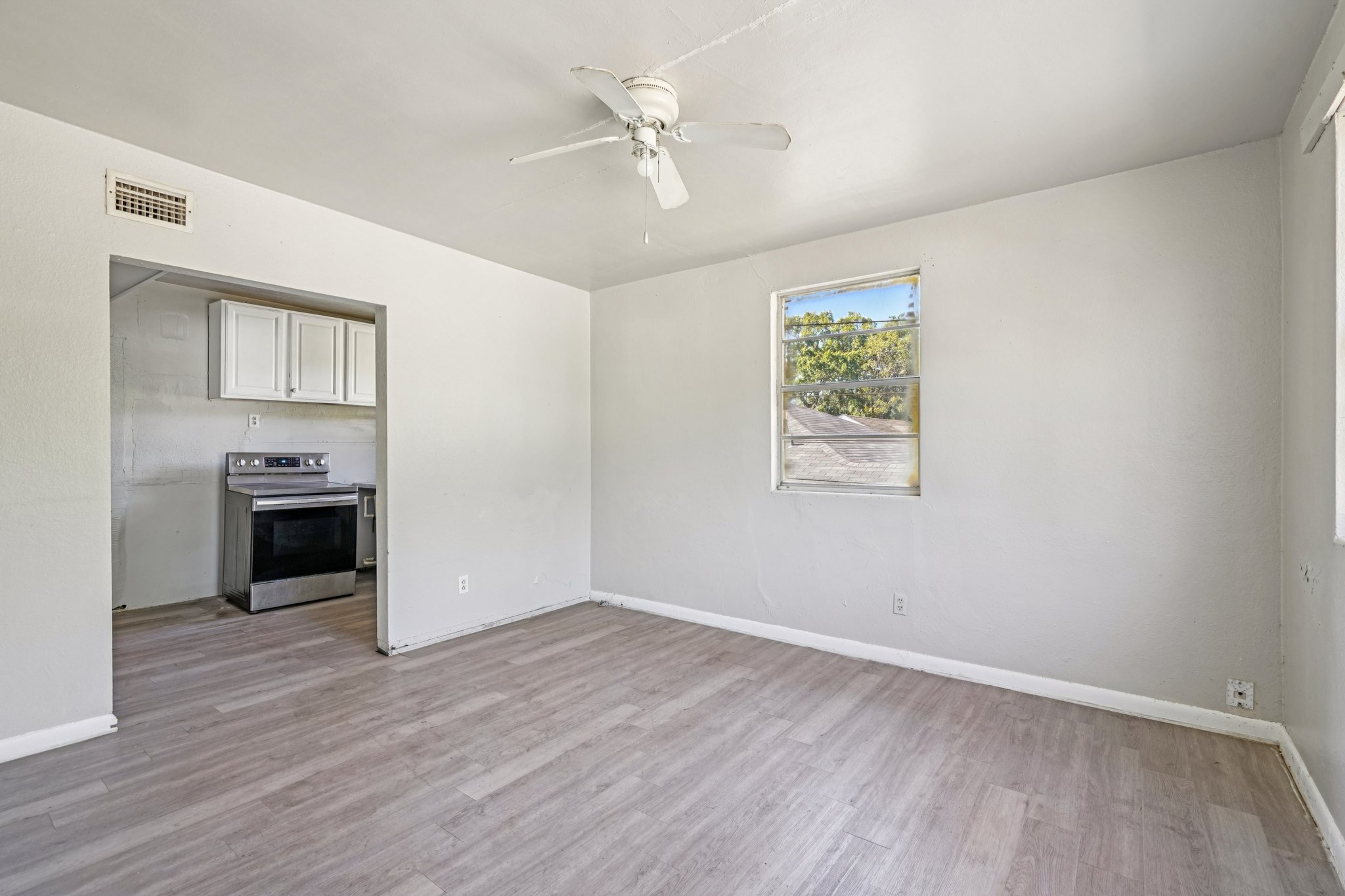 W 31st St-S1611-009.jpg