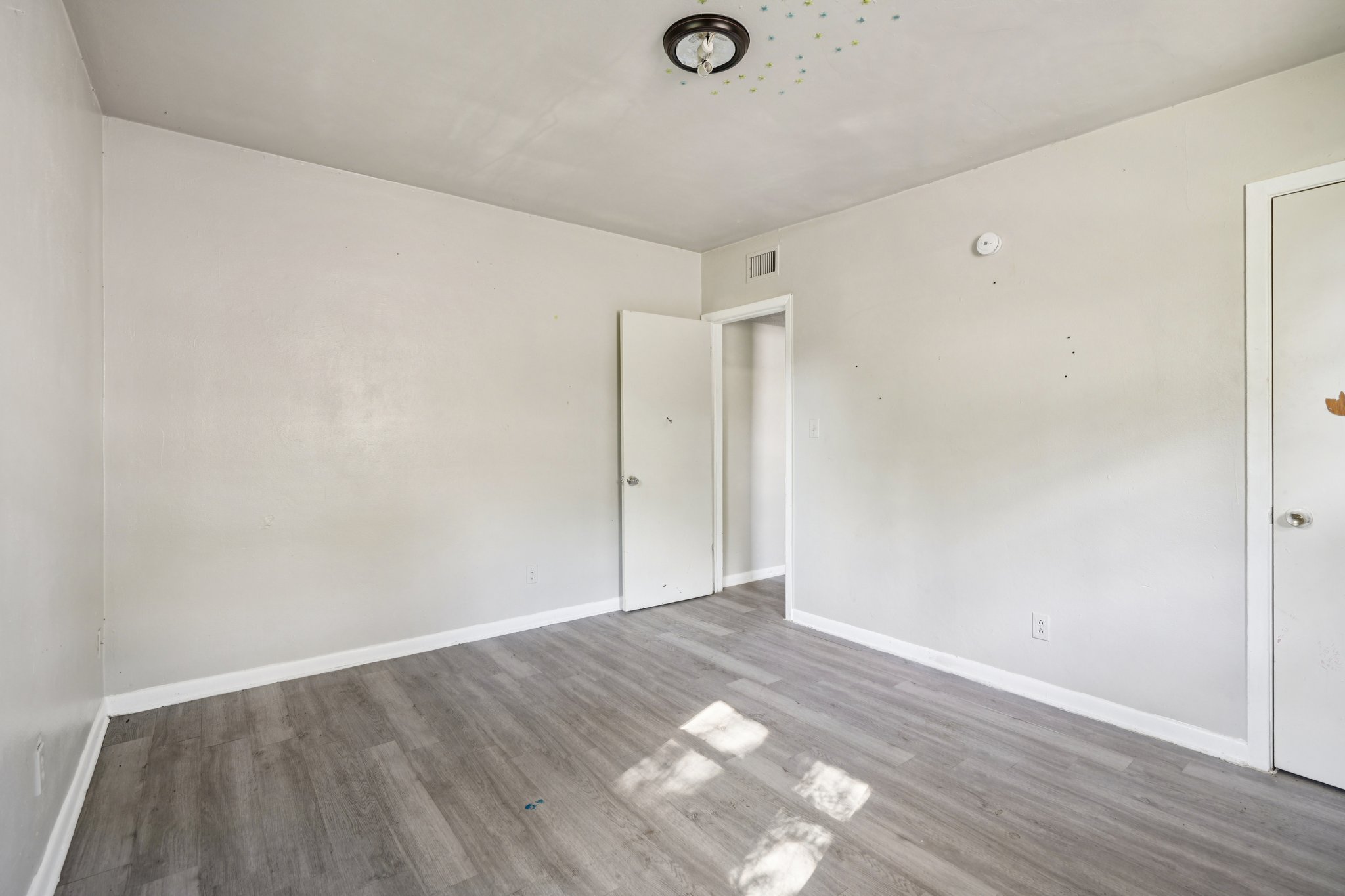 W 31st St-S1611-027.jpg