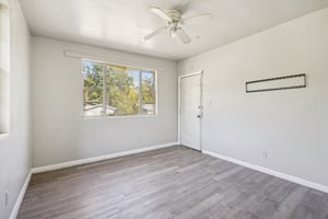 W 31st St-S1611-010.jpg