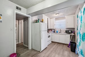 W 31st St-S1611-011.jpg