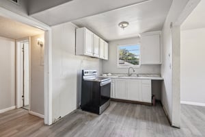 W 31st St-S1611-016.jpg