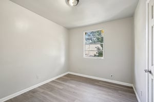 W 31st St-S1611-029.jpg