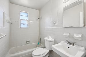 W 31st St-S1611-031.jpg