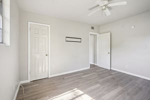 W 31st St-S1611-035.jpg