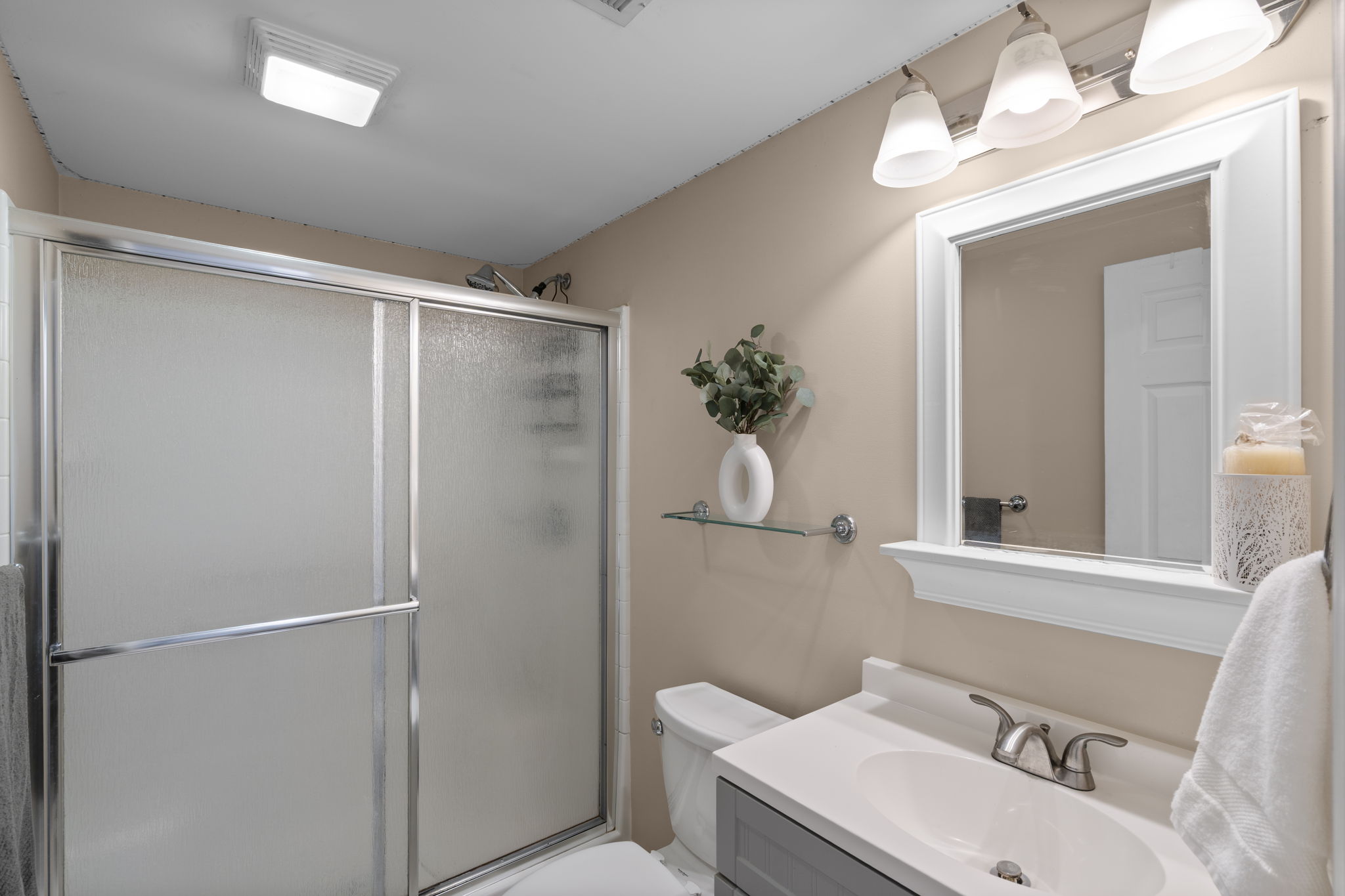 Lower Level Full Bath