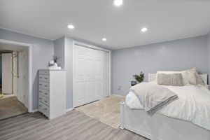 Flex Space/Den/Guest Room