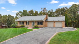 Welcome to 15841 Broadcreek Dr.