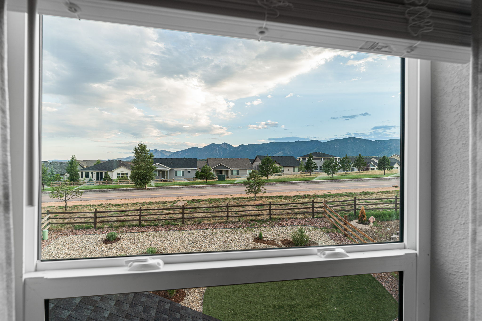 No neighbors behind you and breathtaking mountain views!