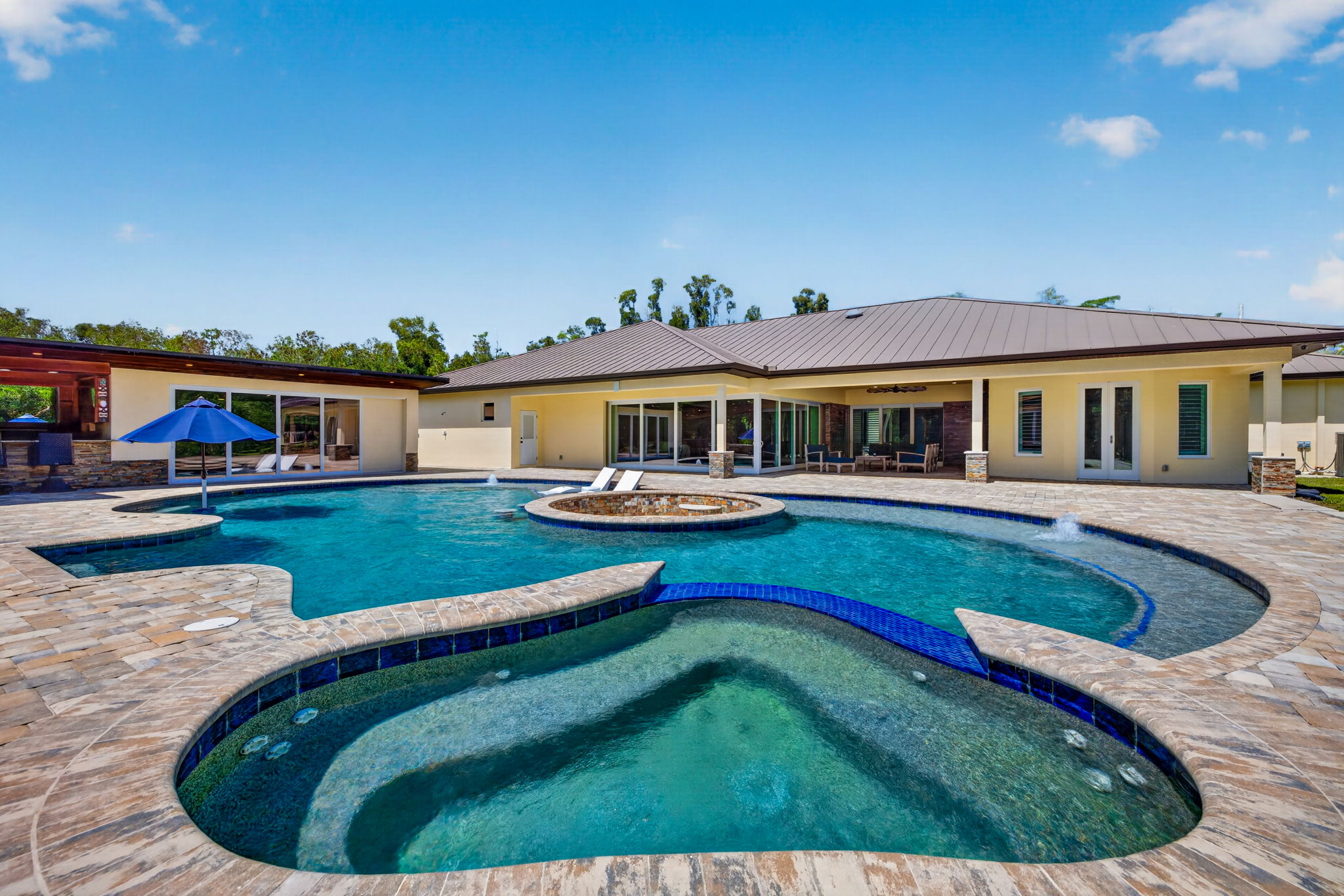 Resort Style Pool/ Spa/ Fire Pit/ Cabana