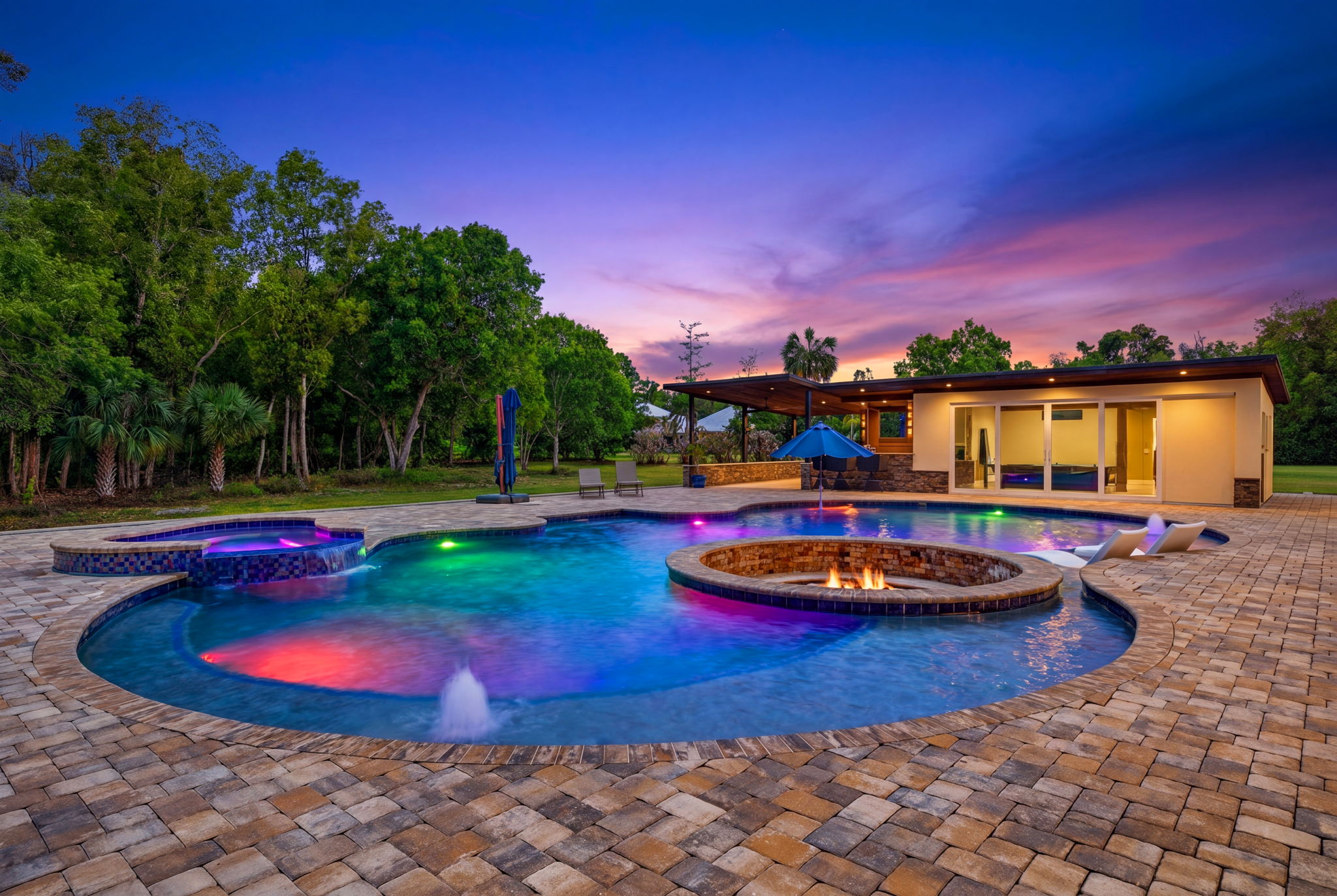 Resort Style Pool/ Spa/ Fire Pit/ Cabana
