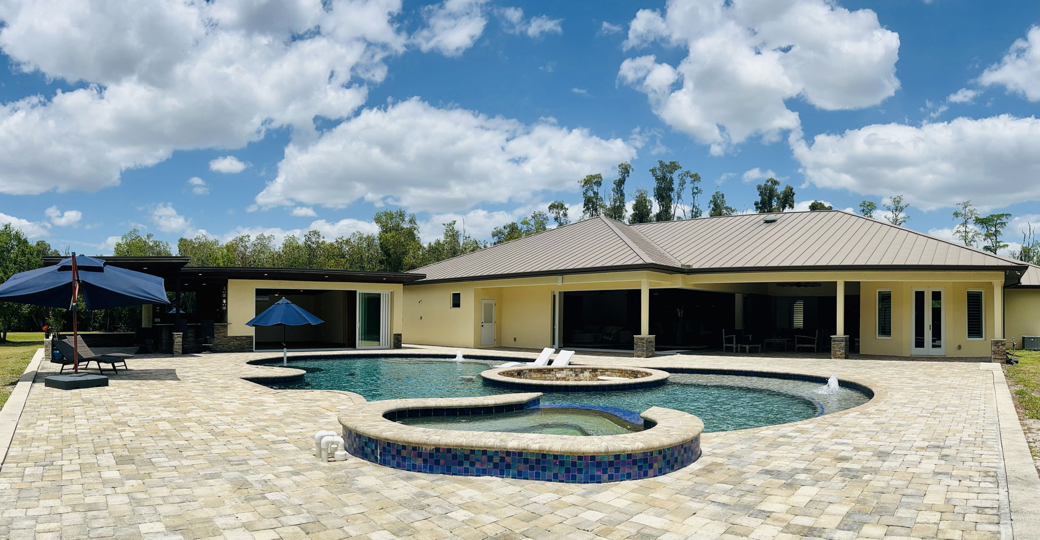 Resort Style Pool/ Spa/ Fire Pit/ Cabana