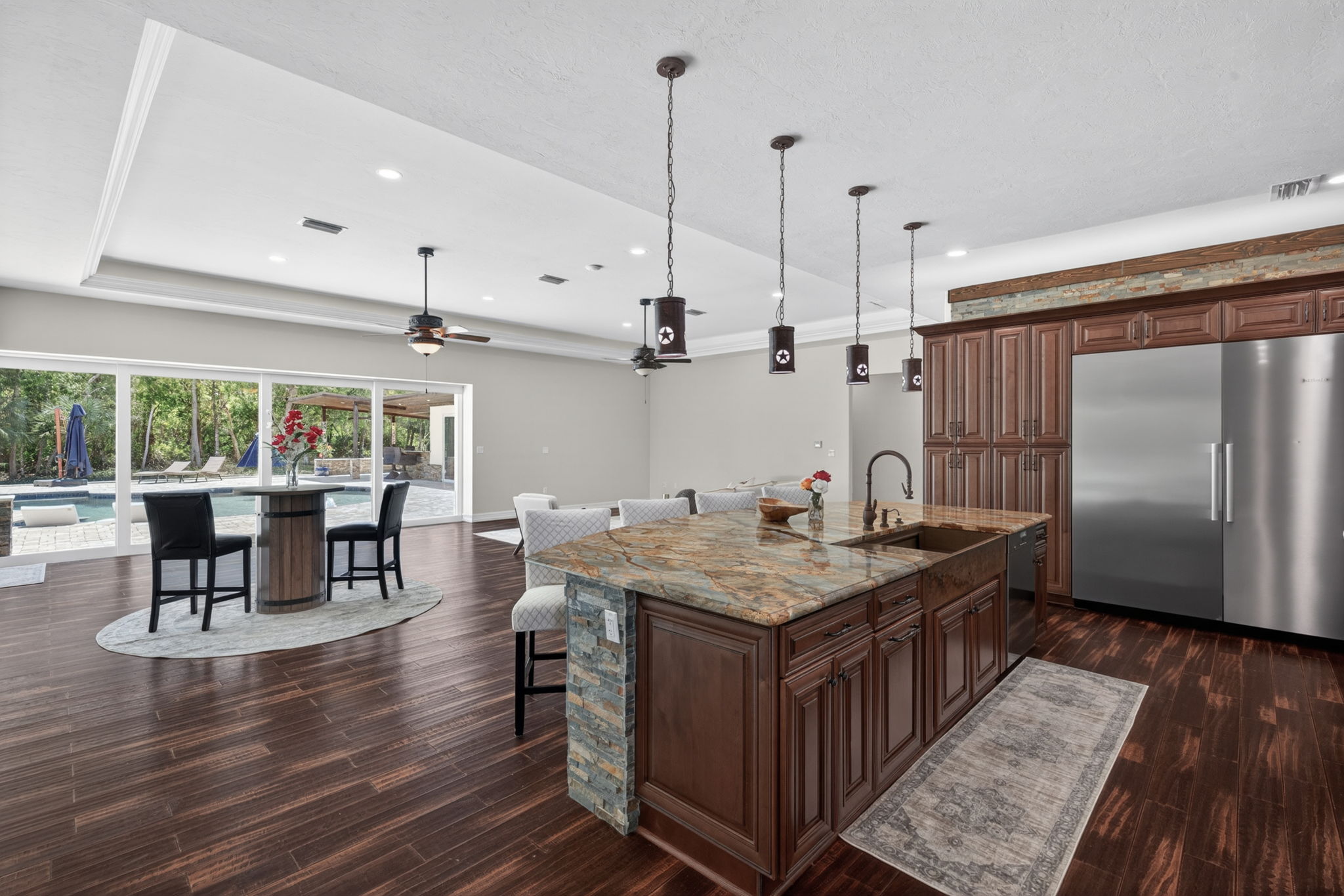 Kitchen/Breakfast Bar