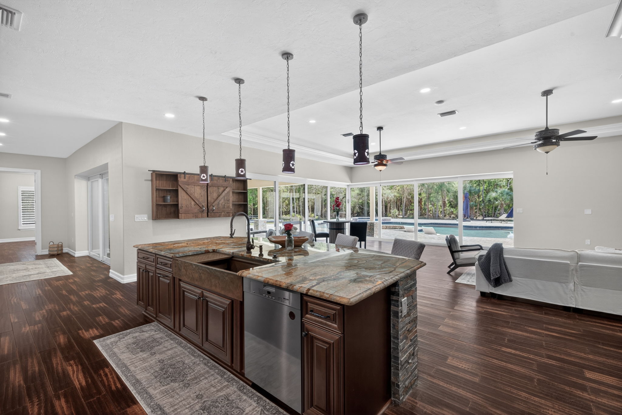 Kitchen/Breakfast Bar