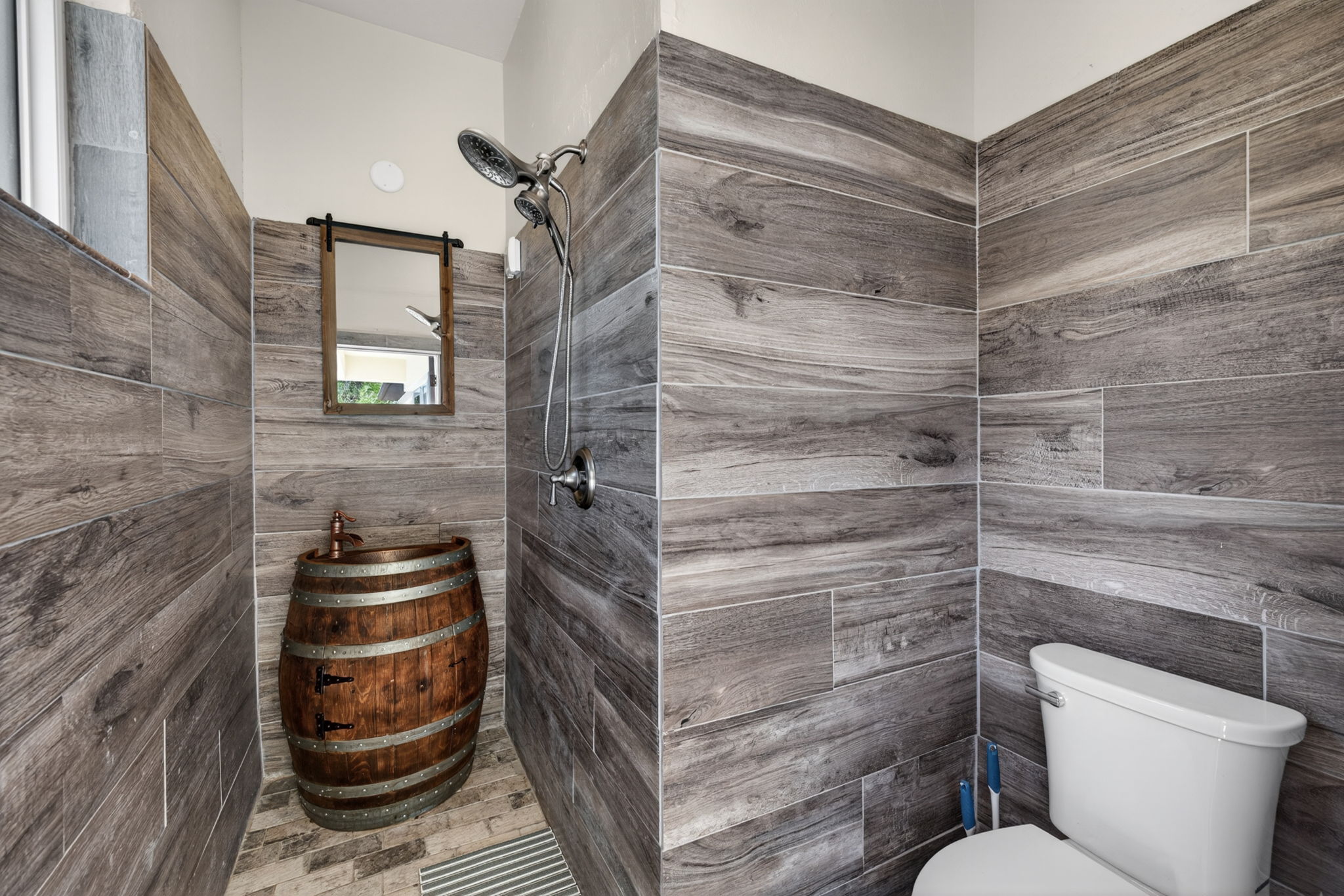 Pool/ Full Bathroom