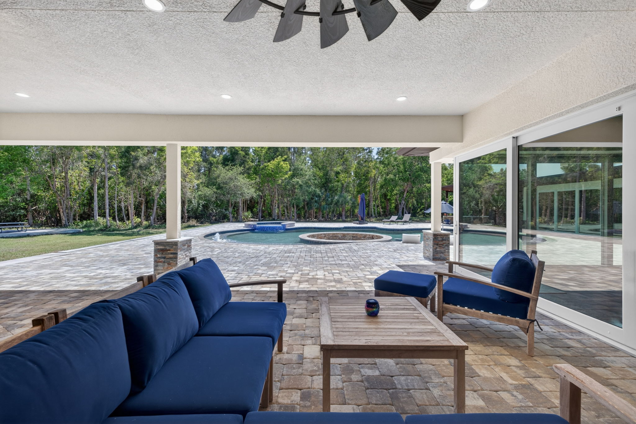 Patio/ Lanai
