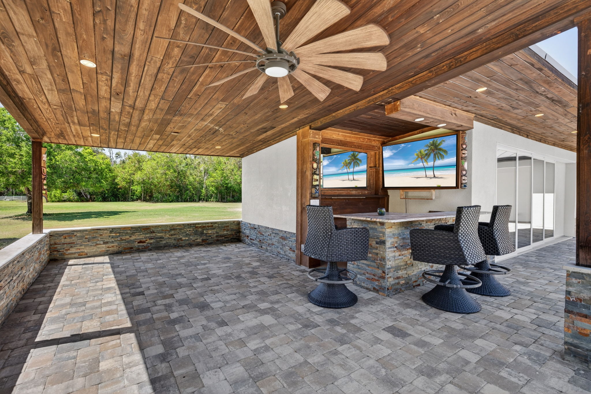 Outdoor Bar/ Cabana Area