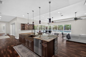 Kitchen/Breakfast Bar