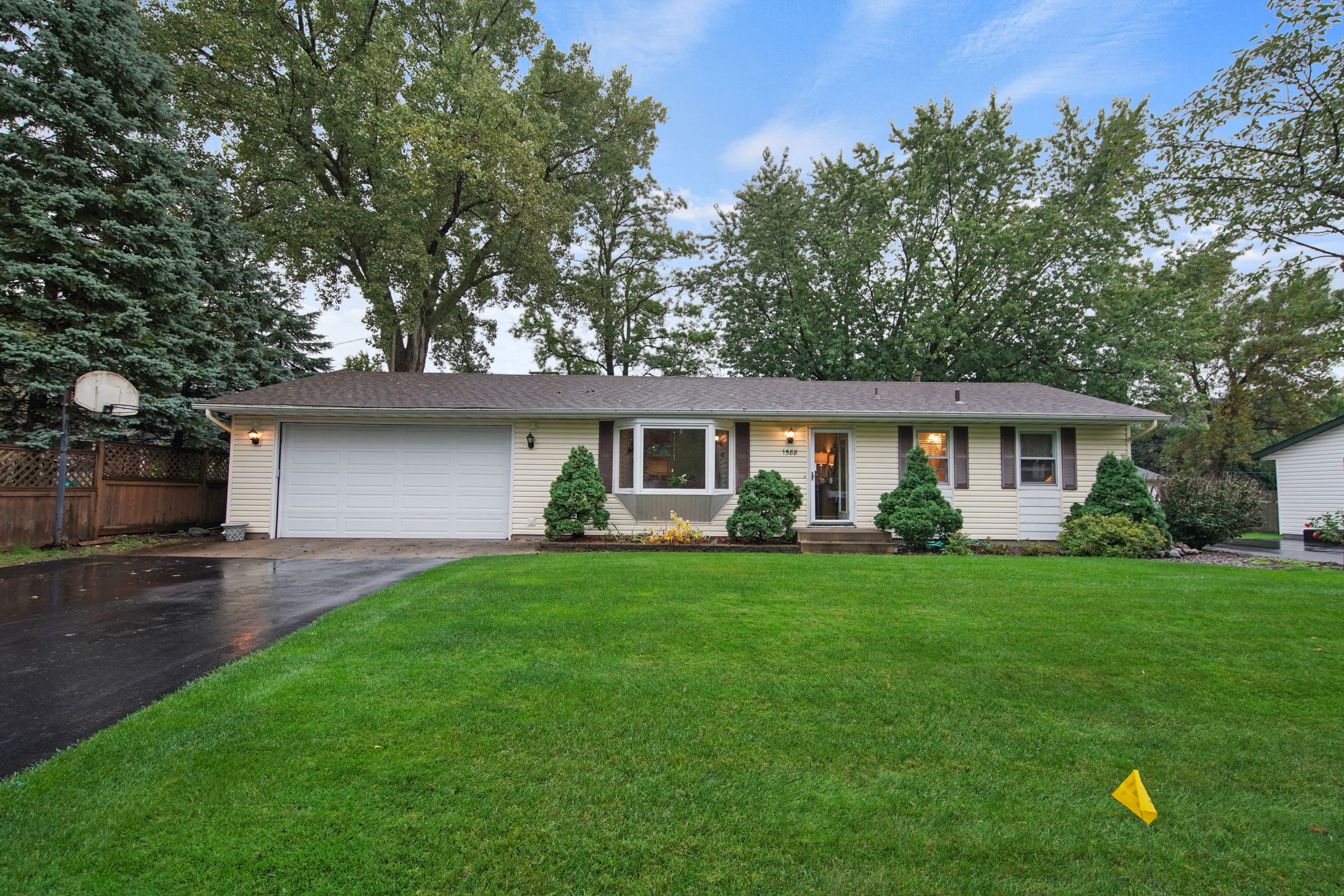 1588 5th St, White Bear Lake, MN 55110 Mint Real Estate Photography