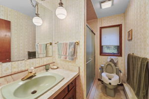  Photo 40