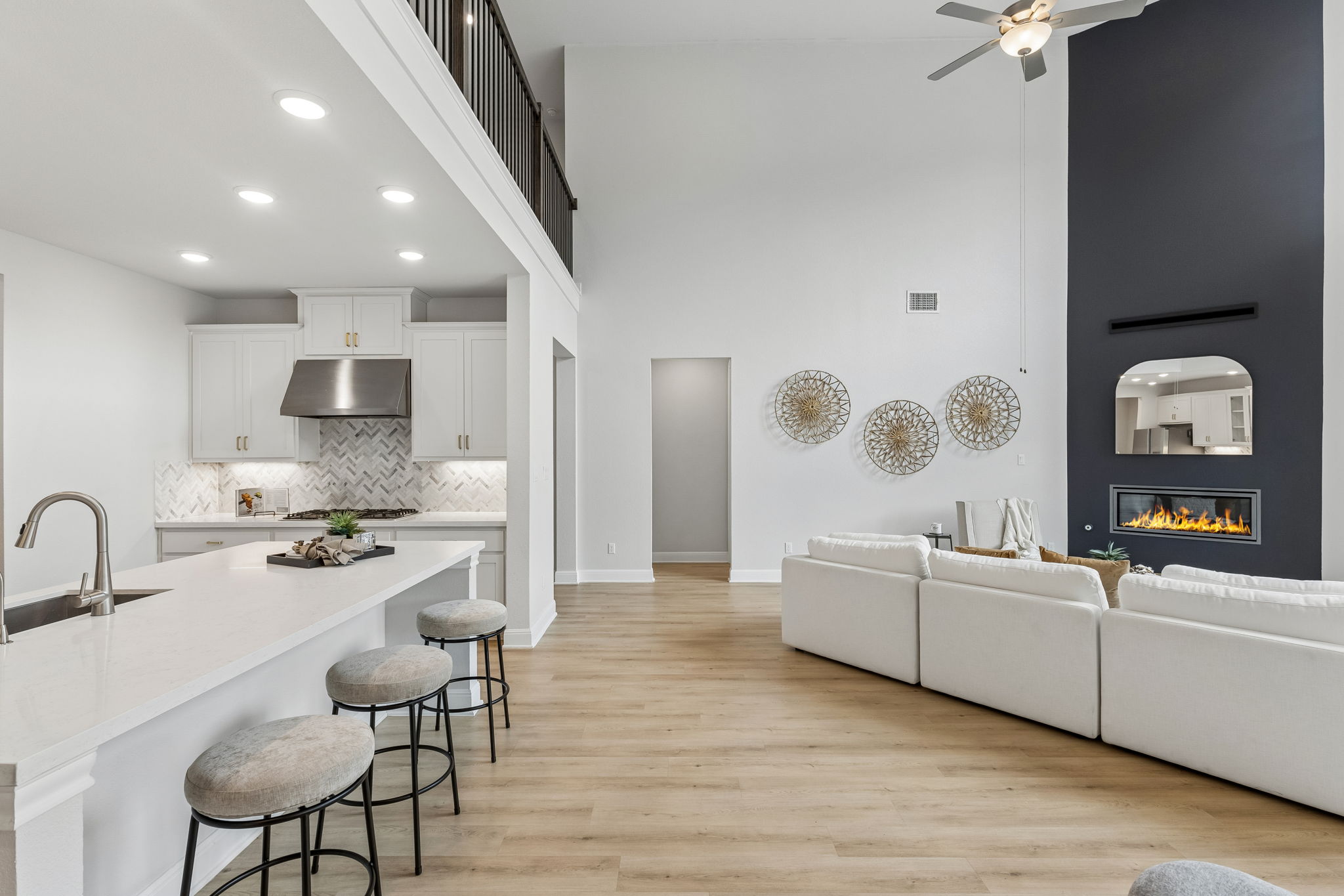  Photo 33