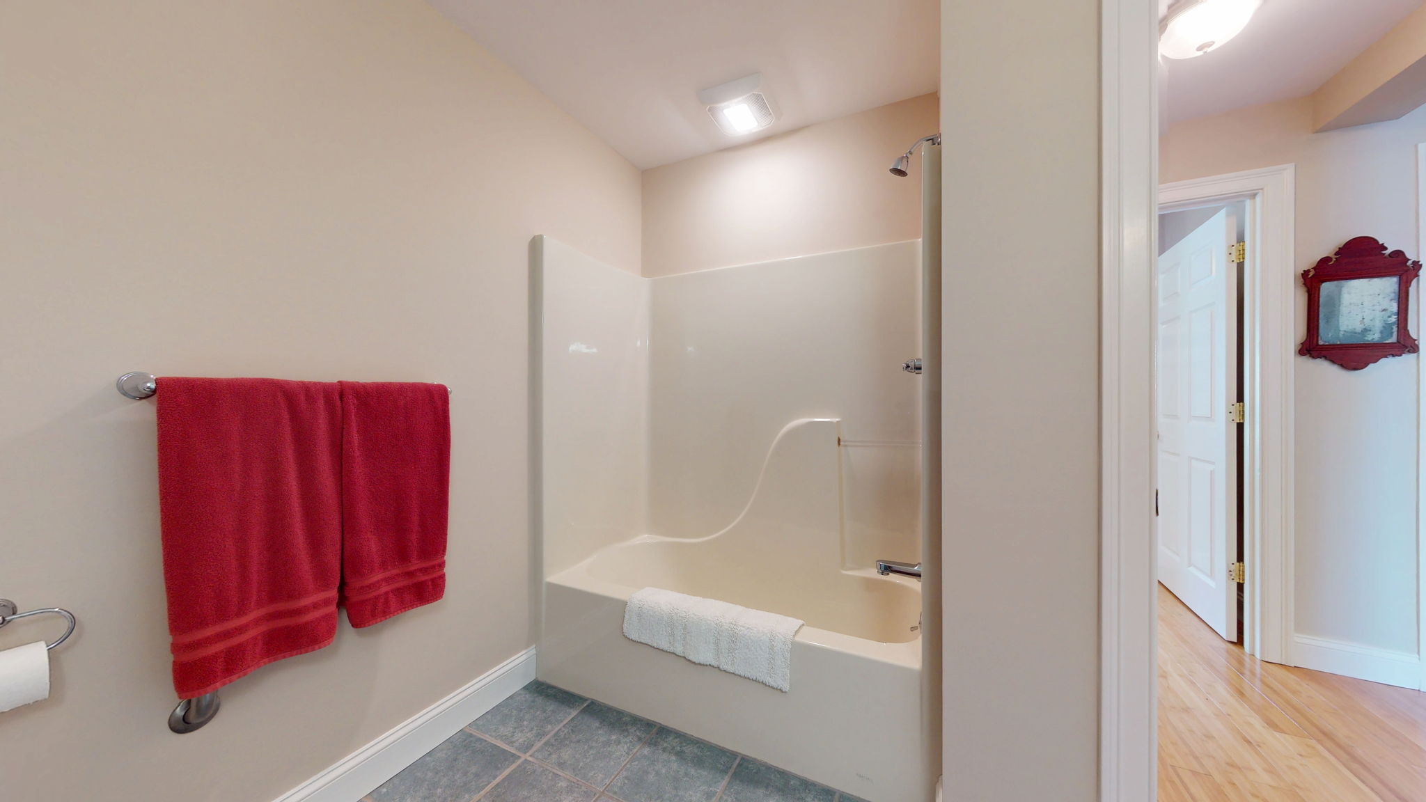 2nd bathroom with tub