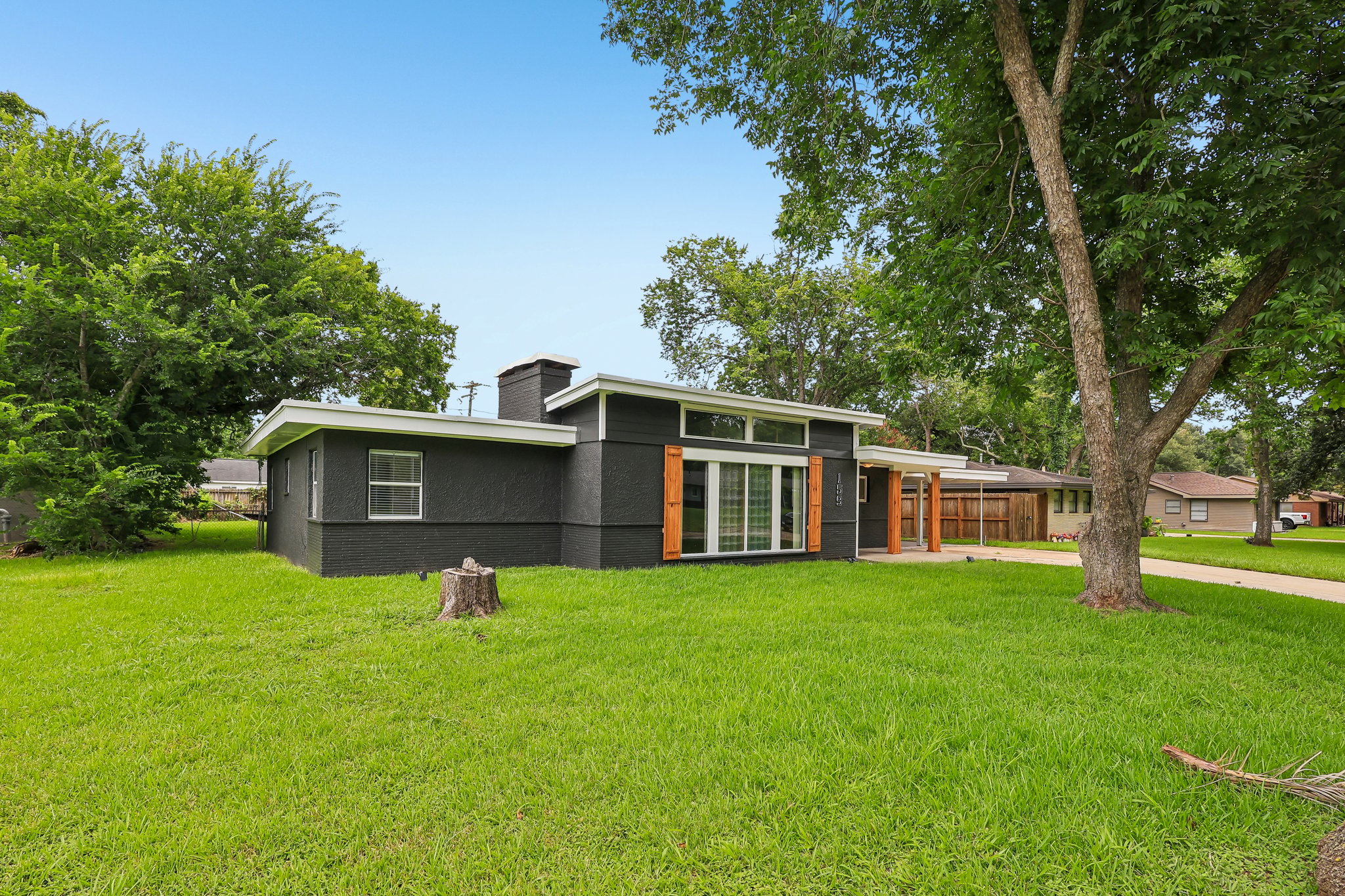 Oak Dr-S1807-003.jpg