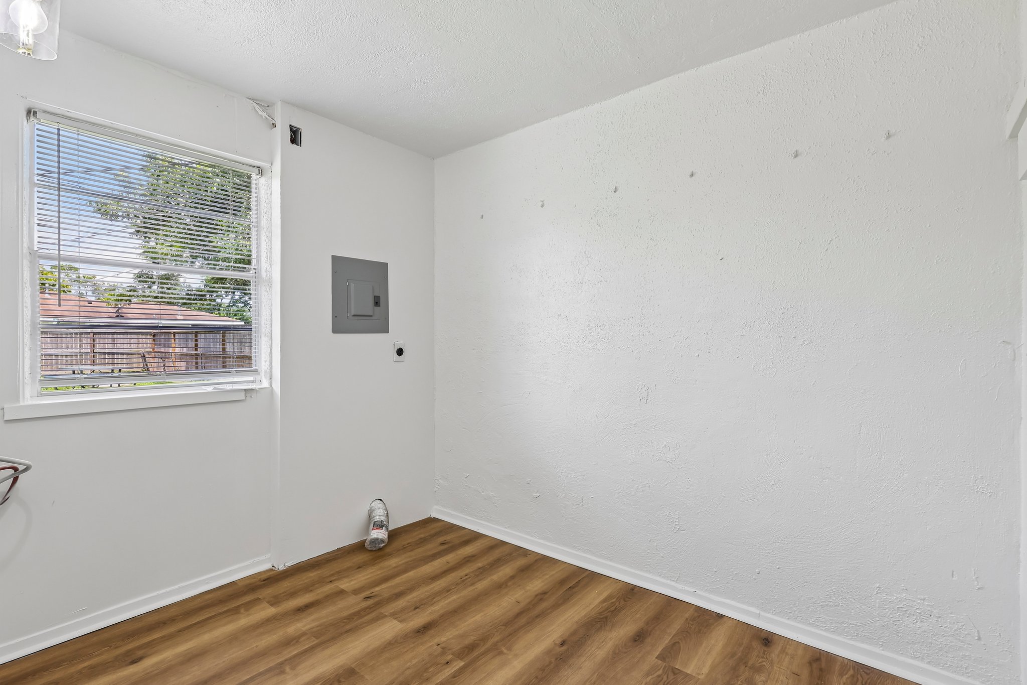 Oak Dr-S1807-014.jpg