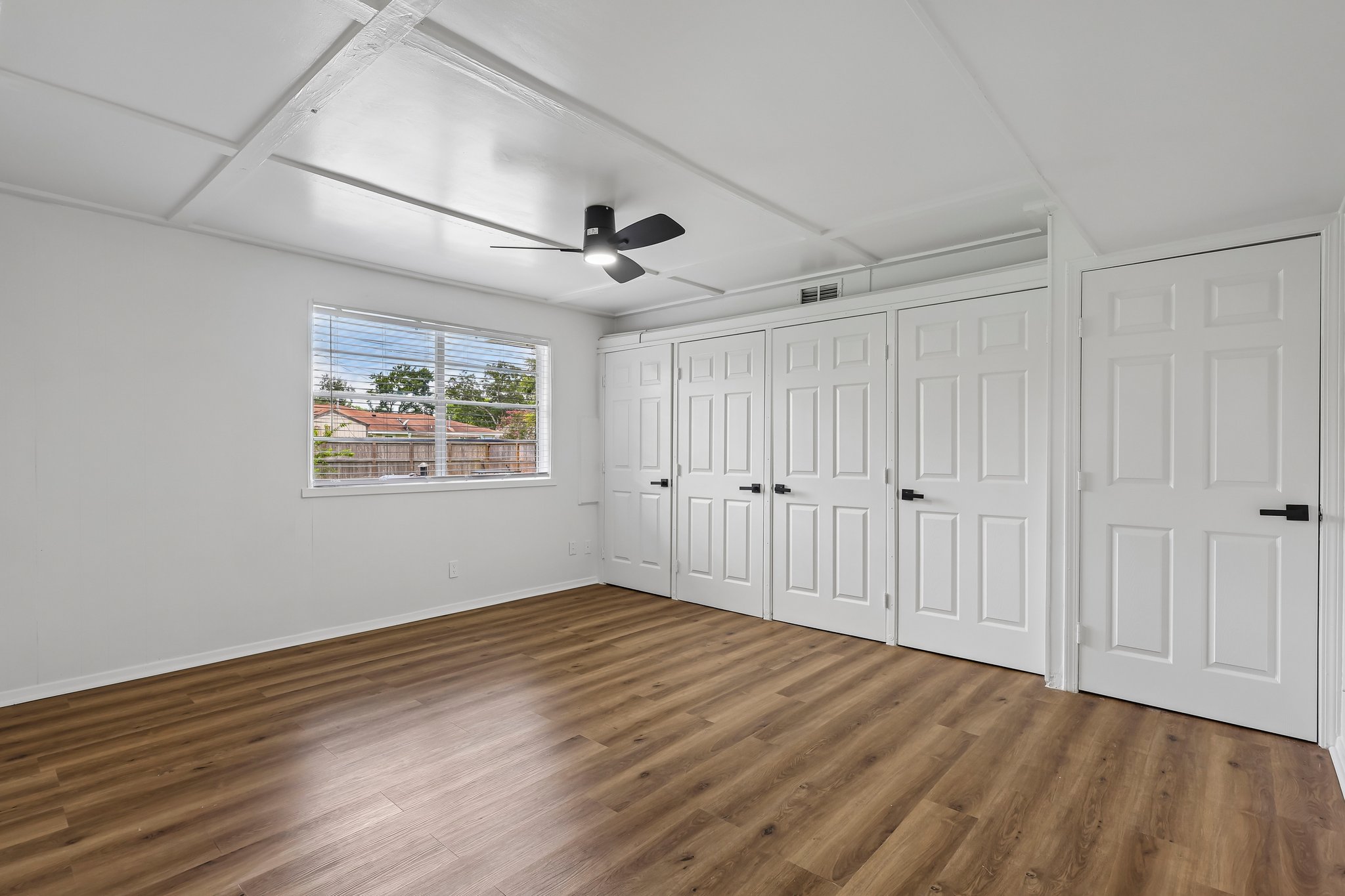 Oak Dr-S1807-017.jpg