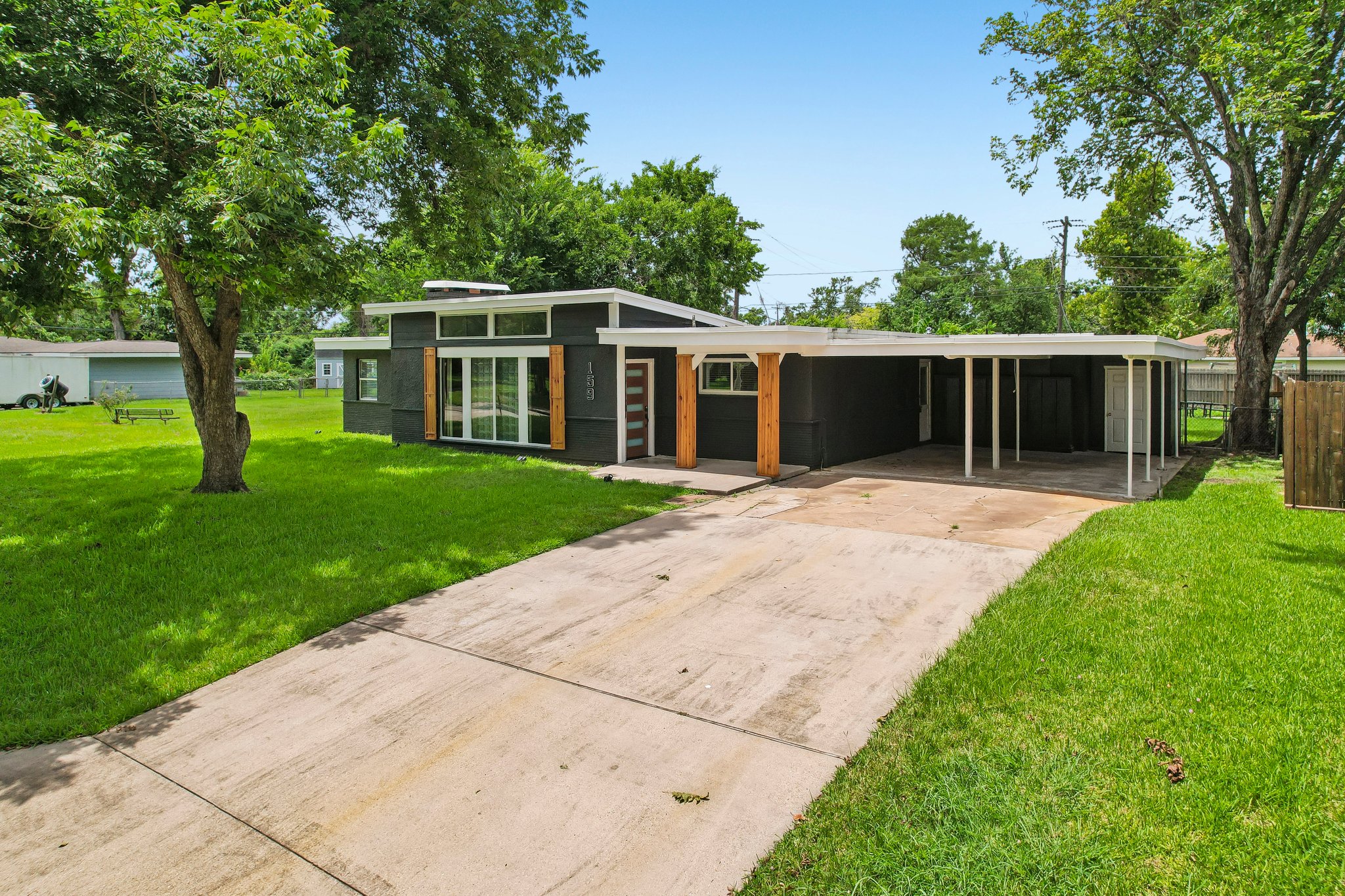 Oak Dr-S1807-028.jpg